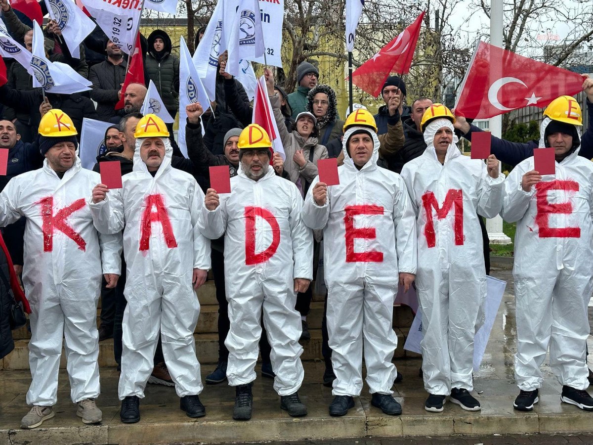 emeklilikte kademeye takilanlar istanbulda miting duzenledi 0 efrrXcSq