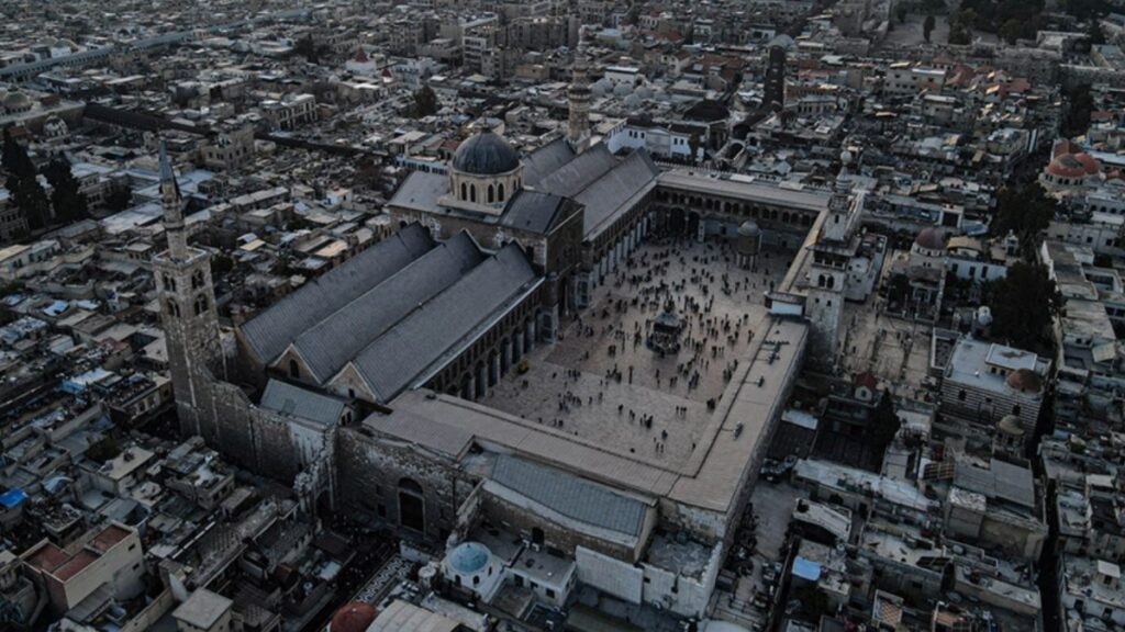 Emevi Camisi'nin halısı Gaziantepli halıcılardan 7 emevi camisinin halisi gaziantepli halicilardan JkZJg7BK