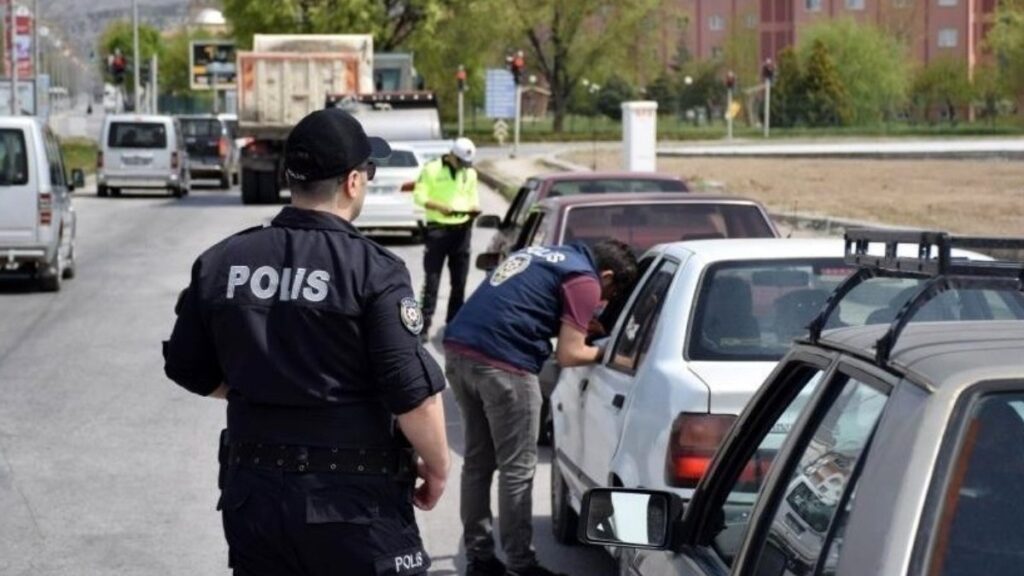 Erzincan’da hapis cezası bulunan 18 şahıs yakalandı 4 erzincanda hapis cezasi bulunan 18 sahis yakalandi XFpAs88C