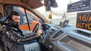 erzurumda minibusunde sosyal medya kullanmayi yasakladi eckCPMfh