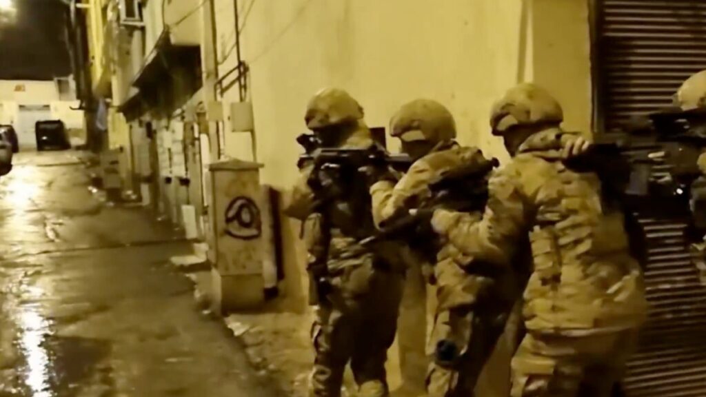GÜRZ-37 operasyonlarında 147 terör örgütü mensubu yakalandı 5 gurz 37 operasyonlarinda 147 teror orgutu mensubu yakalandi ND97J2yi