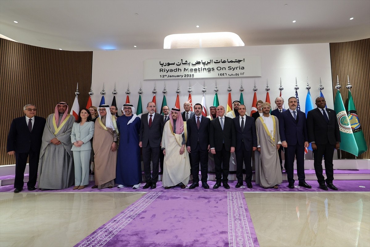 hakan fidan riyadda suriye toplantisina katildi 0 4sqVGHeb