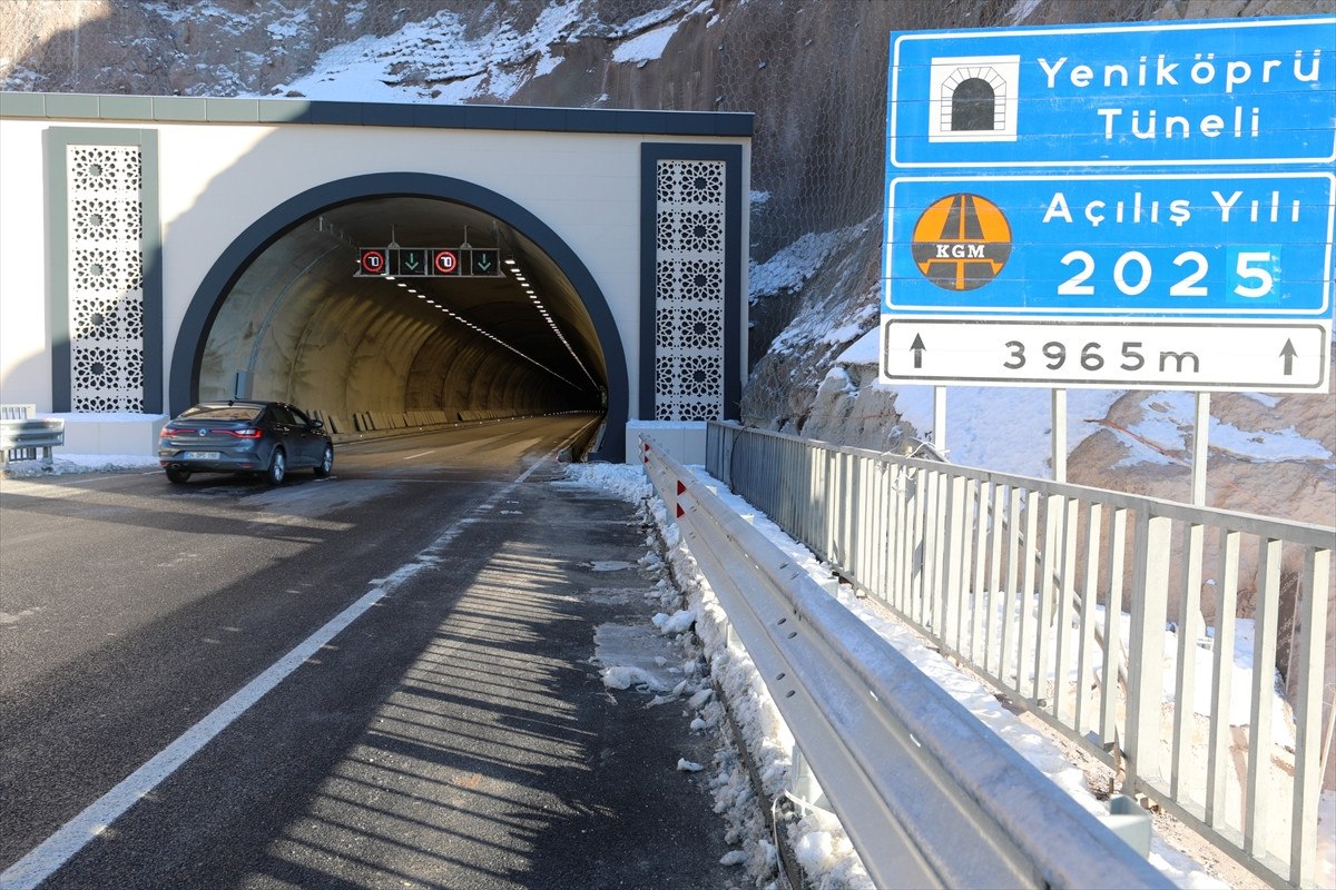 hakkari yuksekova yolundaki yenikopru tuneli trafige acildi 0 yukyb37l