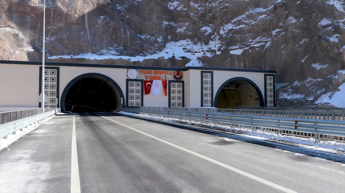 hakkari yuksekova yolundaki yenikopru tuneli trafige acildi 1 JJq4a9wN