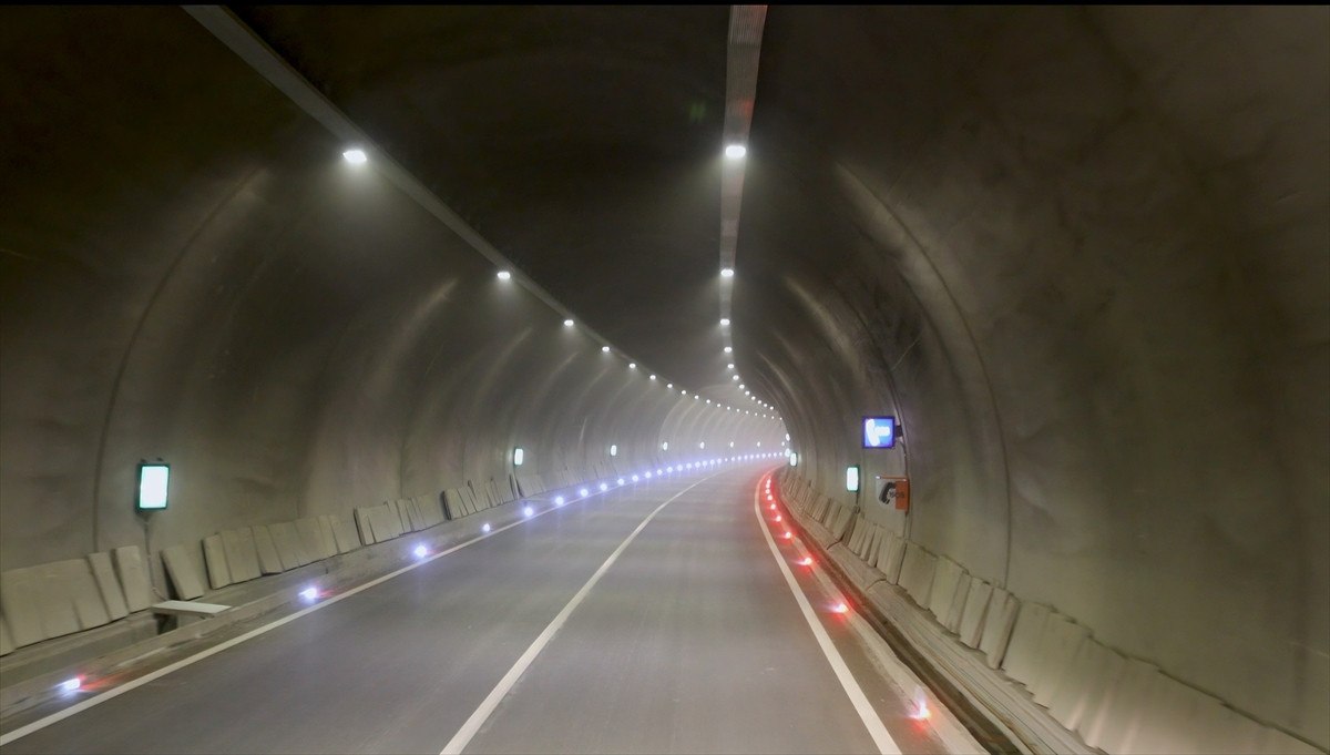 hakkari yuksekova yolundaki yenikopru tuneli trafige acildi 2 B6CWFdsg
