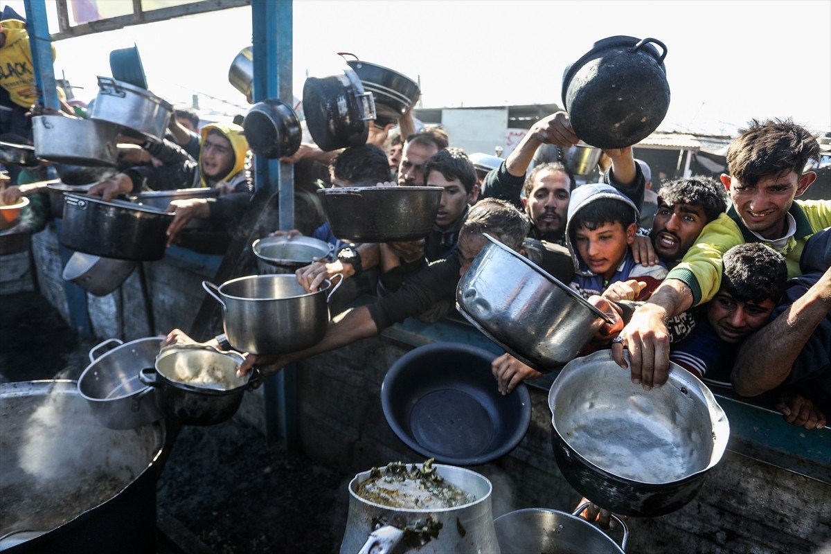 israil saldirilari ve ambargosu altindaki gazzede aclik ve susuzluk krizi yasaniyor 4 kAL4w229