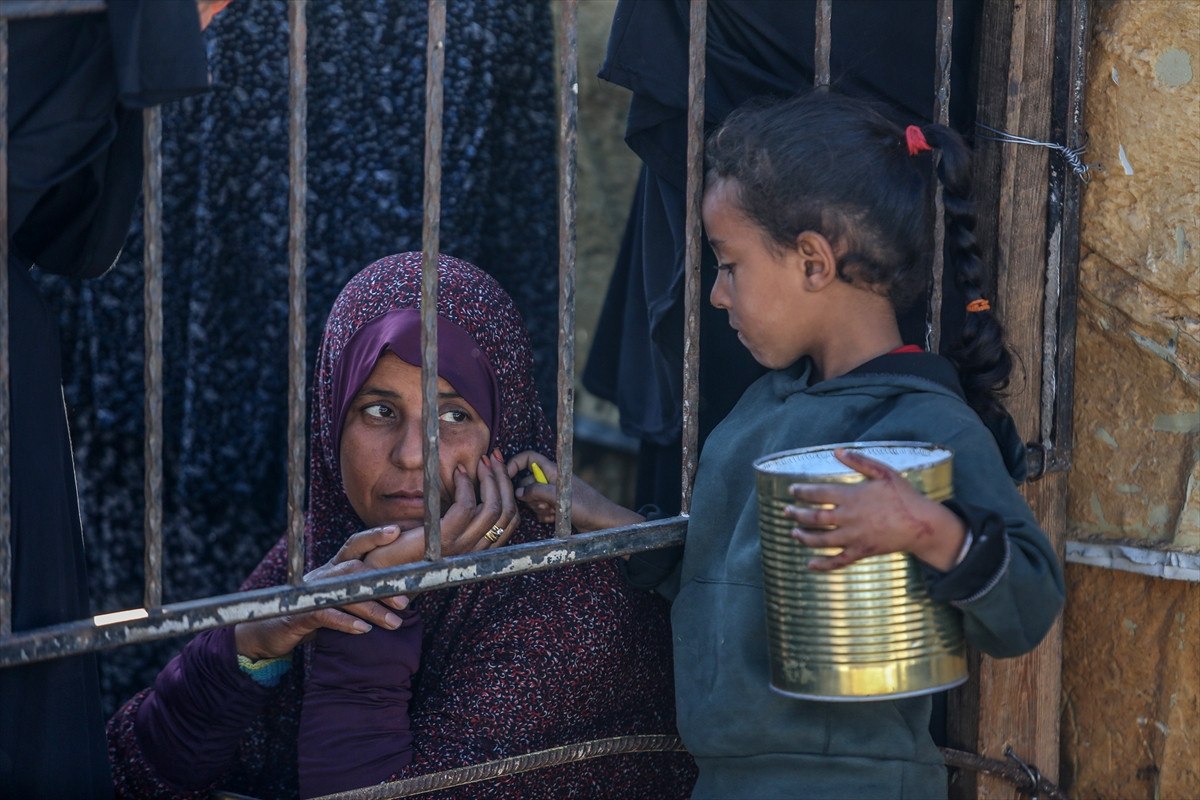 israil saldirilari ve ambargosu altindaki gazzede aclik ve susuzluk krizi yasaniyor 8 9ucCiFew