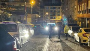 istanbul esenyurtta seyir halindeki araca silahli saldiri YRDS3uim