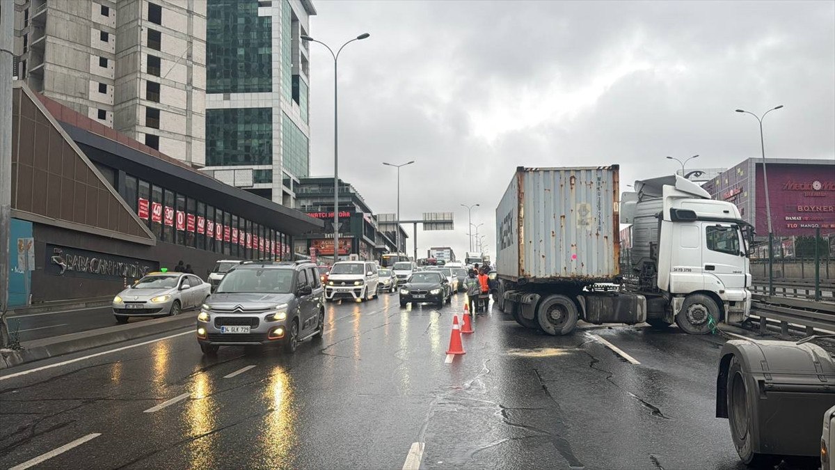 istanbulda makaslayan tir kaza yapti 1 yarali 2