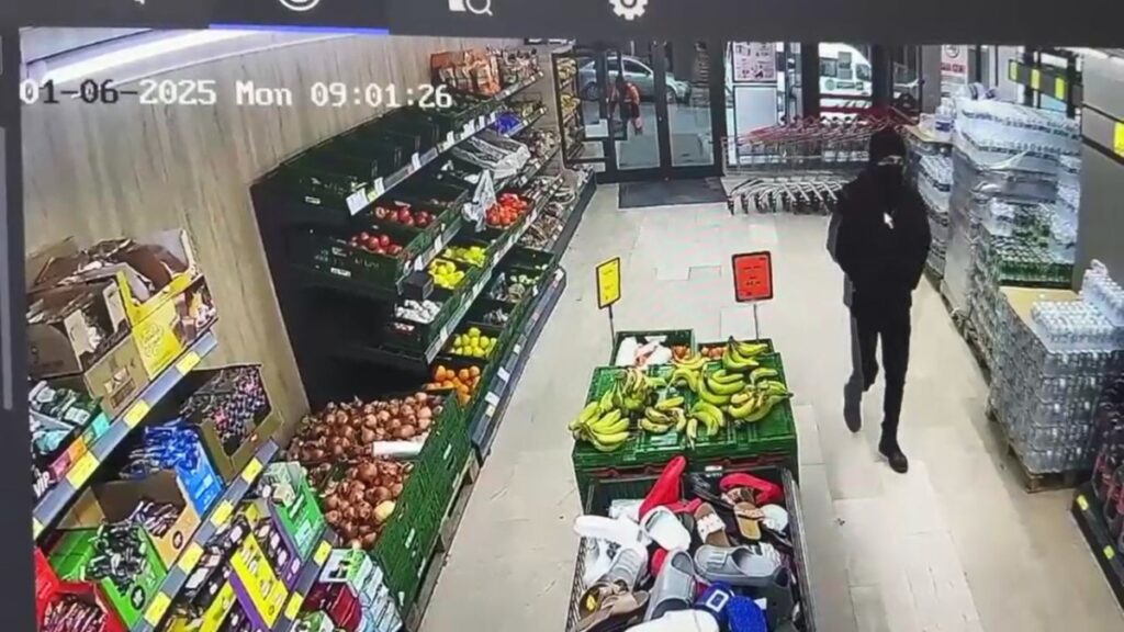 İstanbul'da marketten gasbettiği paralarla sanal bahis oynadı: Tutuklandı 3 istanbulda marketten gasbettigi paralarla sanal bahis oynadi tutuklandi WZ3yzQm1