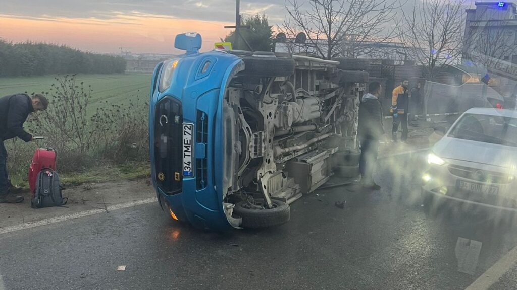İstanbul'da otomobille yolcu minibüsü çarpıştı: 10 yaralı 4 istanbulda otomobille yolcu minibusu carpisti 10 yarali ksij5OhZ