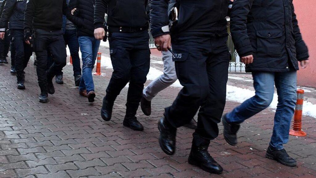 İstanbul'da terör örgütü FETÖ'nün hücre evlerine baskın: 4 gözaltı 10 istanbulda teror orgutu fetonun hucre evlerine baskin 4 gozalti 36cBv3Rs