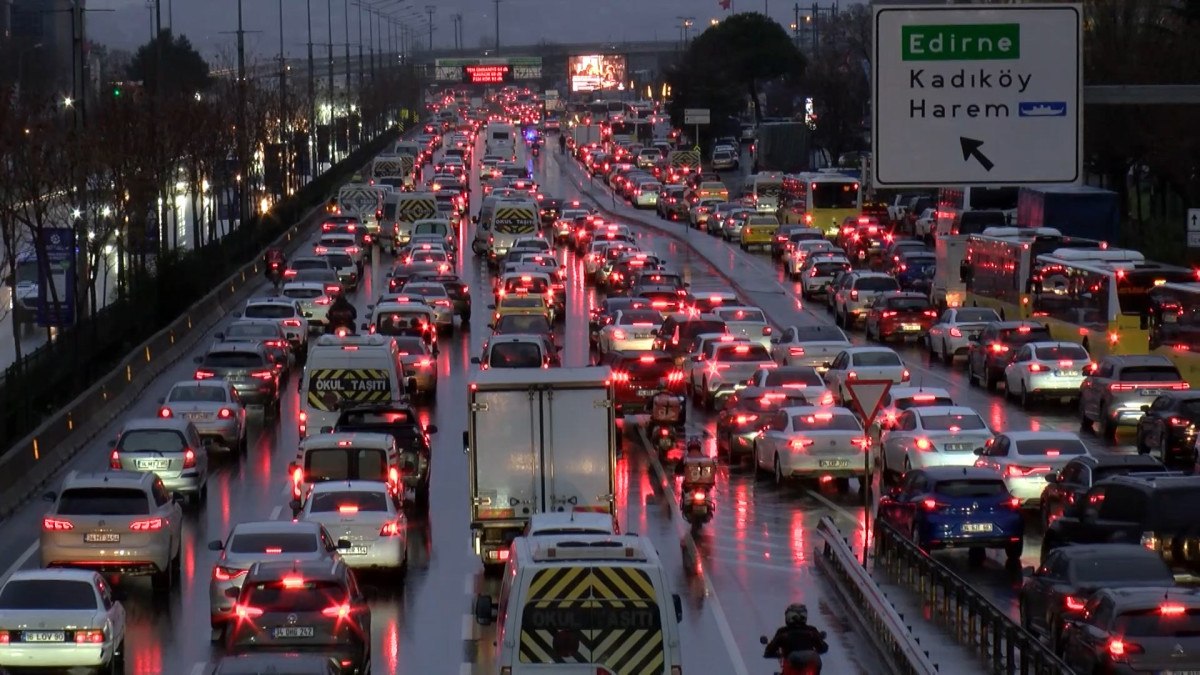 istanbulda trafik yogunlugu yuzde 78i gordu 0 YlOtOb3r