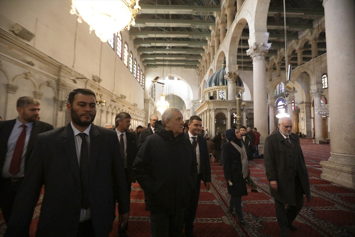 italya disisleri bakani antonio tajani emevi camiini ziyaret etti 8 I3lHzTBa