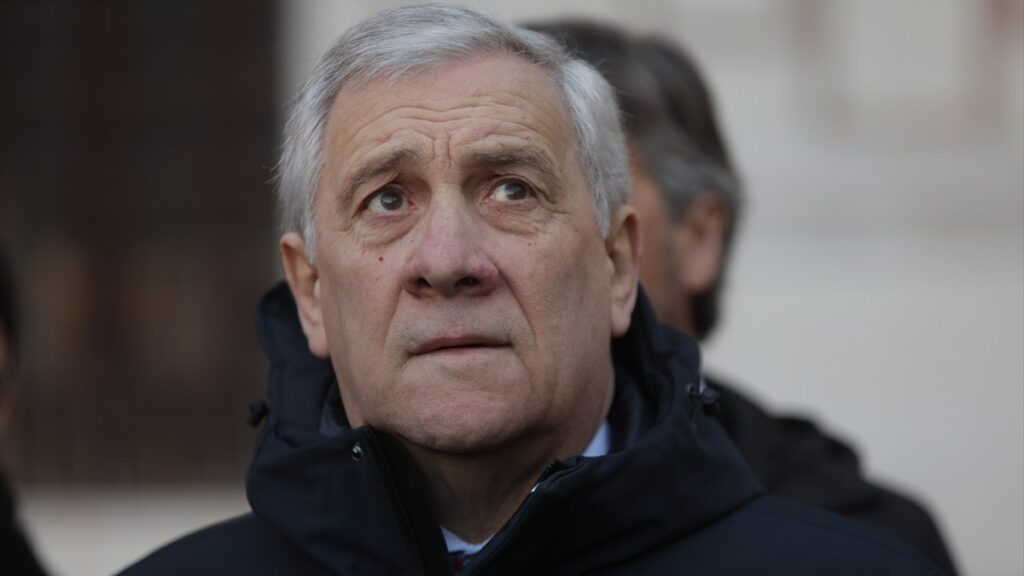 İtalya Dışişleri Bakanı Antonio Tajani, Emevi Camii'ni ziyaret etti 2 italya disisleri bakani antonio tajani emevi camiini ziyaret etti xrYM3hUh