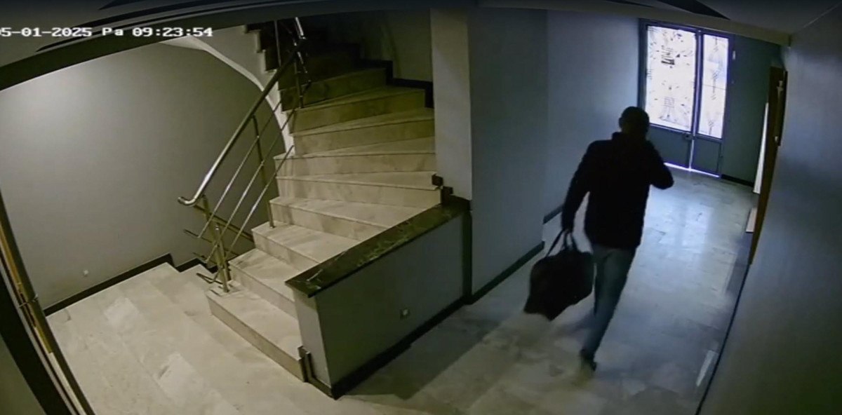 izmirde apartman caldigi ayakkabilari pazarda satti 1 Apf9qqDu