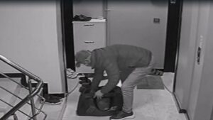 Anasayfa 33 izmirde apartman caldigi ayakkabilari pazarda satti 1HExP3YL