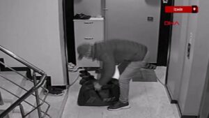 Anasayfa 29 izmirde apartman caldigi ayakkabilari pazarda satti TlYMvtA6