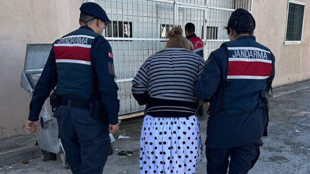 Kayseri'de polisi görünce kaçmak için balkondan atladı: Yaralandı 6 kayseride polisi gorunce kacmak icin balkondan atladi yaralandi fzah1KWt