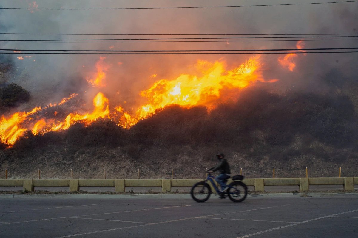 los angeles yangini suruyor 166 bin kisiye tahliye uyarisi 3 M65cPfGl