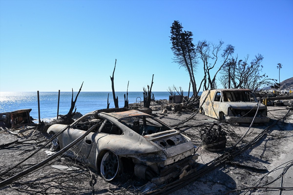 malibu sahilindeki bircok ev yanginlarda kul oldu 12 nAnZgSVP