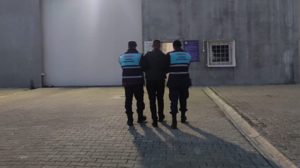 Manisa'da 32 yıl hapis cezası bulunan firari yakalandı 8 manisada 32 yil hapis cezasi bulunan firari yakalandi 9F1y4eb4