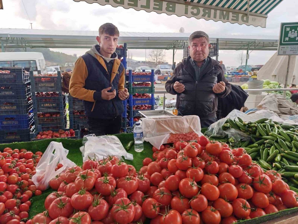 manisada yuz yillardir suren gelenek pazar dualarla aciliyor 0 8BvW4S7Y