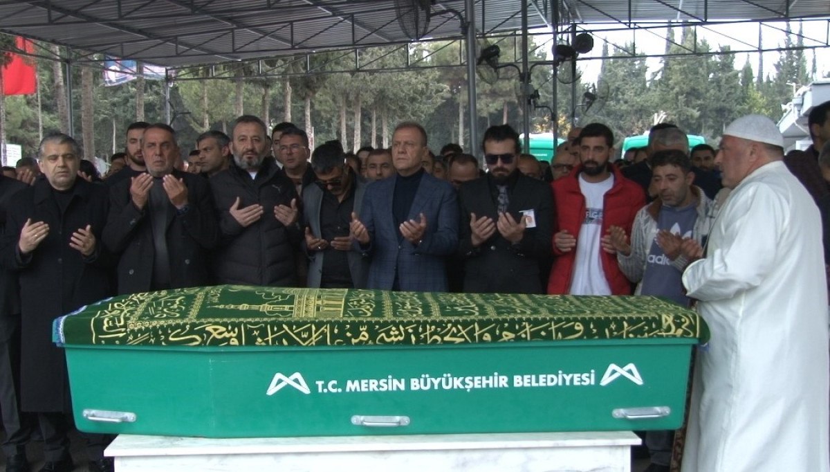 mersinde hayatini kaybeden fenomen 1 milyon mehmet topraga verildi 2 mpZ7L6yt