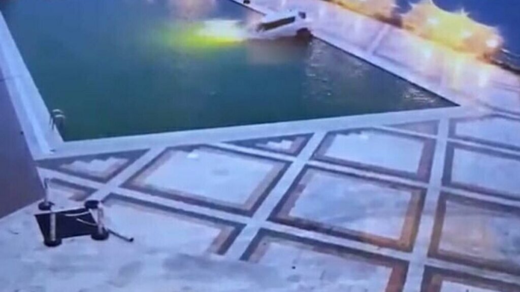 Muğla'da iş insanı otomobiliyle otel havuzuna düştü 4 muglada is insani otomobiliyle otel havuzuna dustu Ksg1IFkt