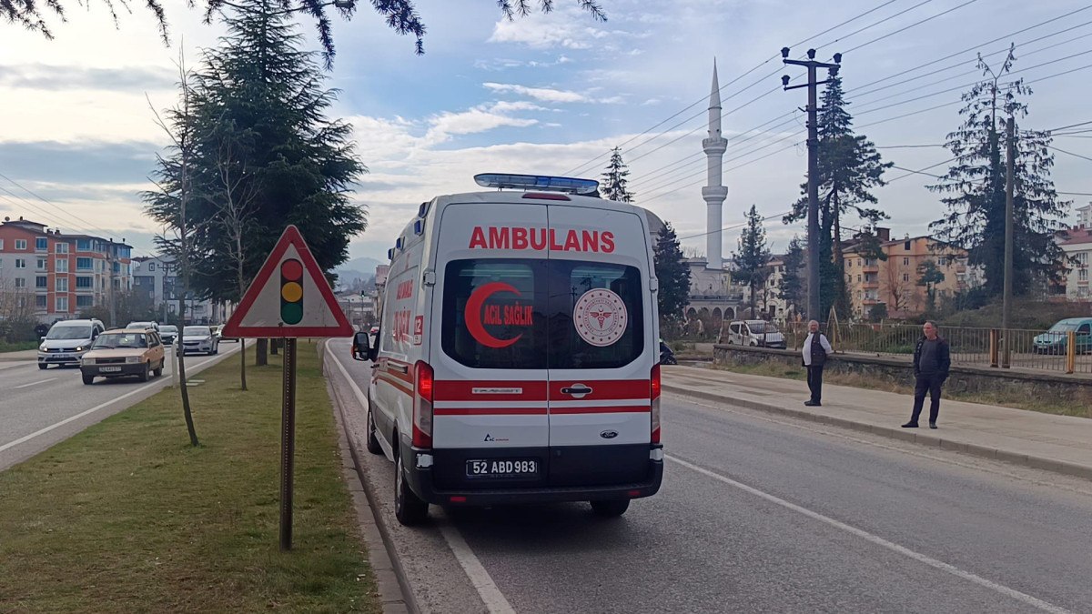 orduda otomobil yayaya carpti 3 yarali 0