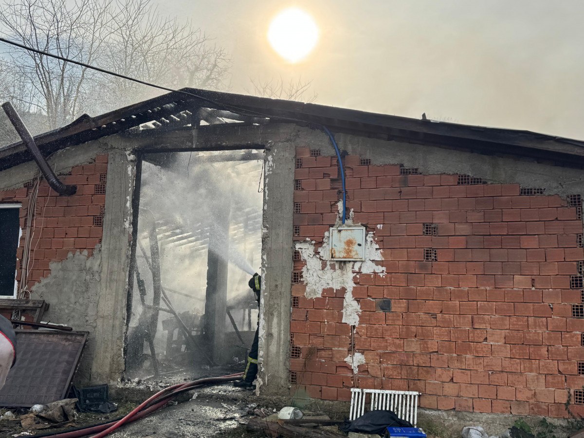 orduda yangin is yerinde cikip depoya sicradi 6 5dBALPAw
