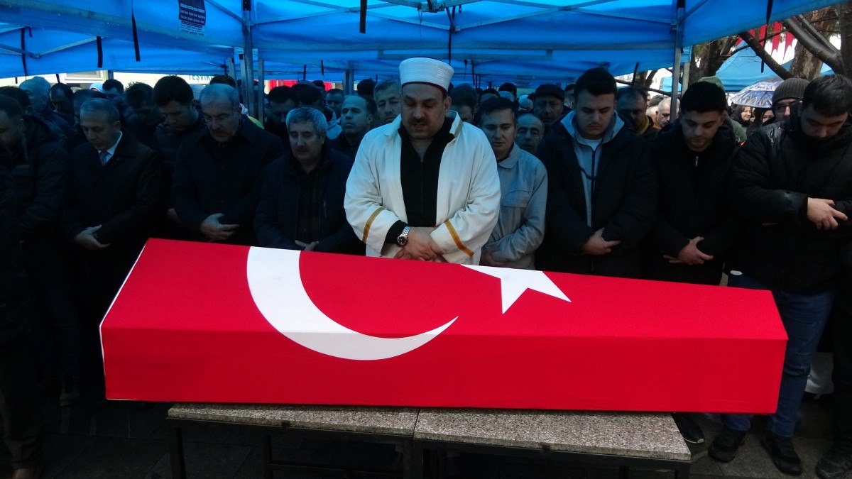 polis memuru motosiklet kazasinda yasamini yitirmisti canakkalede topraga verildi 3 GmVHPWTj