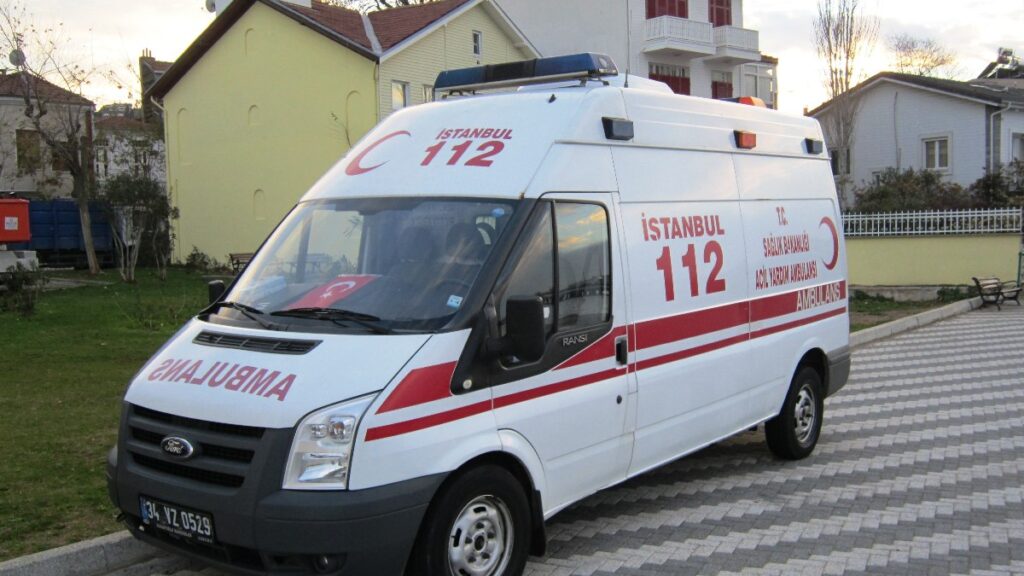 Rize'de 6 öğrenci gıda zehirlenmesi şüphesiyle hastaneye kaldırıldı 3 rizede 6 ogrenci gida zehirlenmesi suphesiyle hastaneye kaldirildi rfx7e1cj