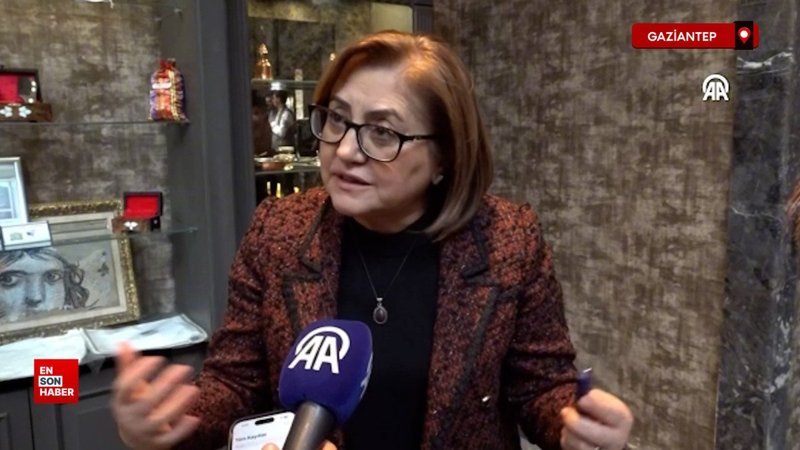 Şam'daki Emevi Camisi'nin halısı yün ve bordo renk olacak 3 samdaki emevi camisinin halisi yun ve bordo renk olacak 2yzrGBOA