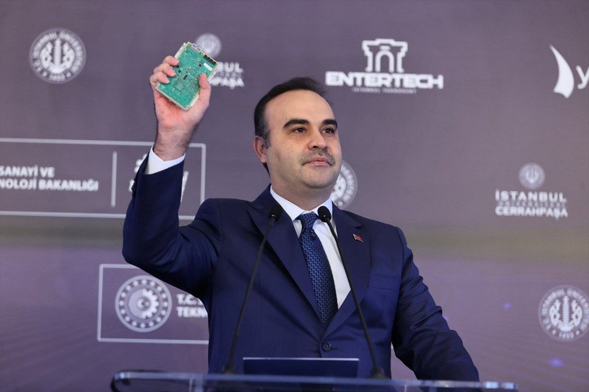 sanayi ve teknoloji bakani mehmet fatih kacirdan ozgur ozele kirmizi kart cevabi 1 LFOhvpf2