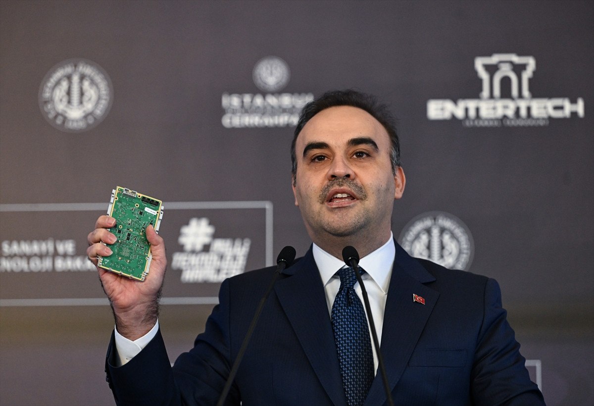 sanayi ve teknoloji bakani mehmet fatih kacirdan ozgur ozele kirmizi kart cevabi 4 kjGG61u5