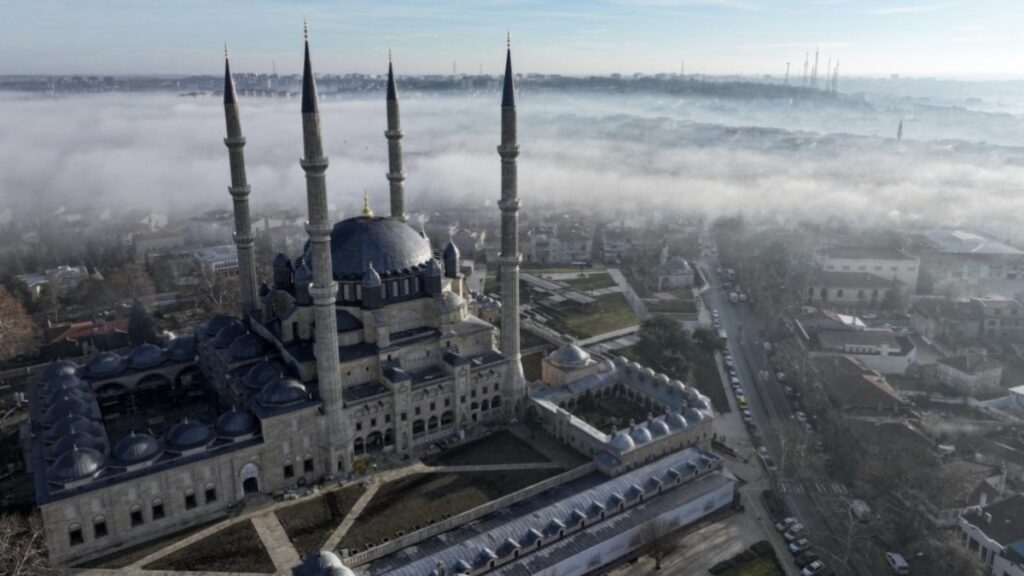 Selimiye Camii, 2024'te 1 milyona yakın ziyaretçi ağırladı 10 selimiye camii 2024te 1 milyona yakin ziyaretci agirladi hEOVeci3