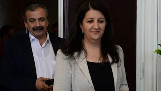 Sırrı Süreyya Önder: Bütün şehitler ve gaziler bütün ülkemizin onurudur 2 sirri sureyya onder butun sehitler ve gaziler butun ulkemizin onurudur 1 YaDbEA2P