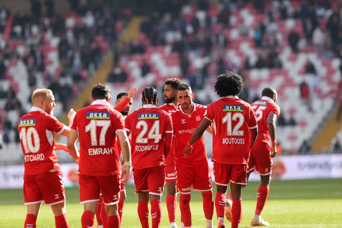 sivasspor super ligde 7 mactir galibiyete hasret 0 AsqDffGe