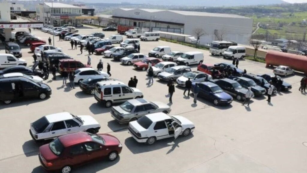 Suriye'de ikinci el araba fiyatları uçtu: 3 bin dolardan 15 bin dolara çıktı 3 suriyede ikinci el araba fiyatlari uctu 3 bin dolardan 15 bin dolara cikti DjhRDjVE