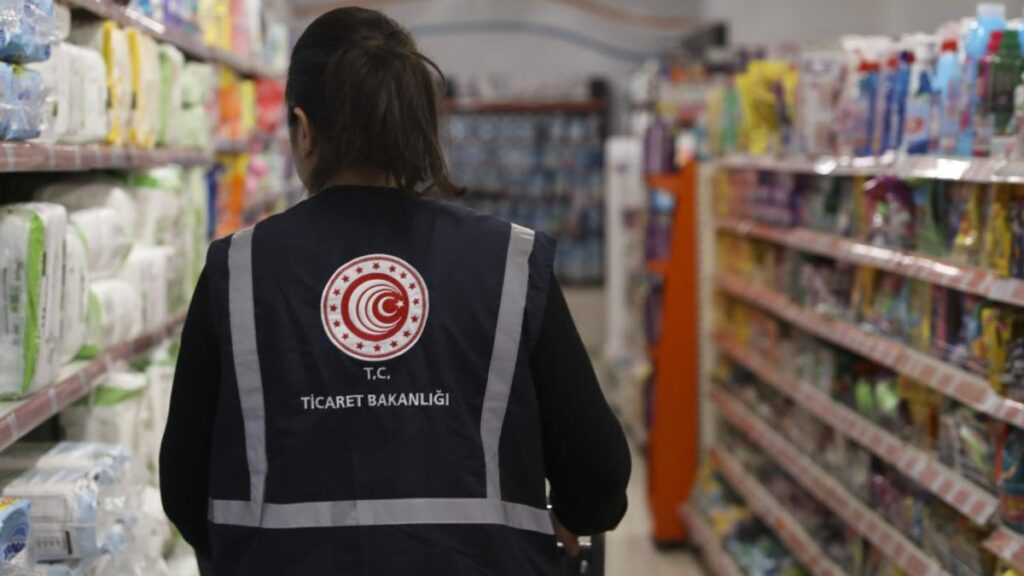 Ticaret Bakanlığı 2024 denetimlerinde 6,8 milyar lira ceza kesti 3 ticaret bakanligi 2024 denetimlerinde 68 milyar lira ceza kesti SzplKHqT