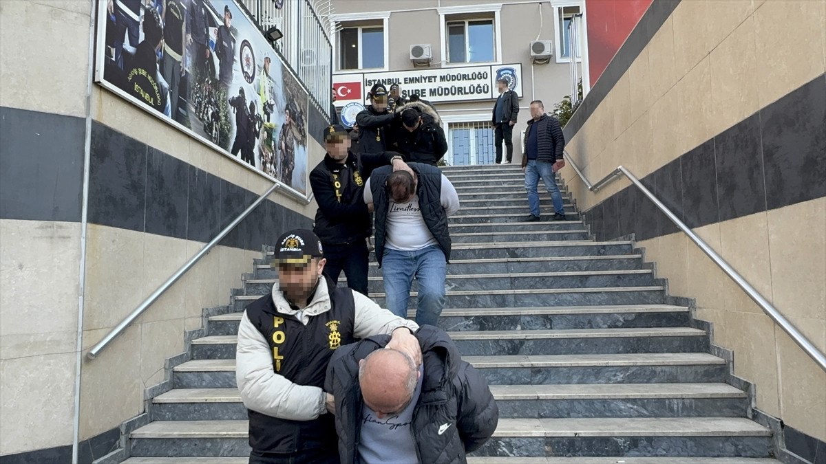 yabanci turistleri dolandiriyorlardi istanbulda taksi dolandiriciligi cetesi cokertildi 2 kd5W9ggf