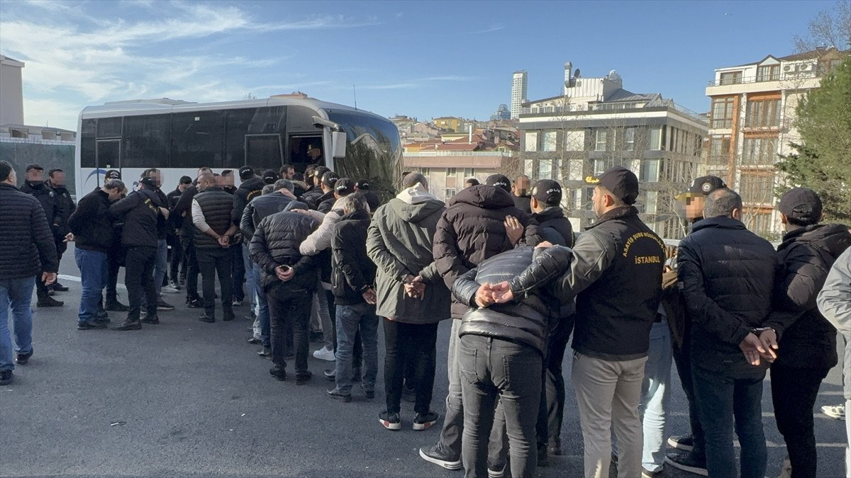 yabanci turistleri dolandiriyorlardi istanbulda taksi dolandiriciligi cetesi cokertildi 3 gawWZ14R