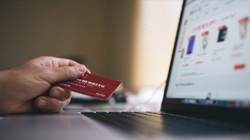 Yıllık E-Ticaret'in üçte biri aralık ayında yapıldı 8 yillik e ticaretin ucte biri aralik ayinda yapildi KcsiBtlX